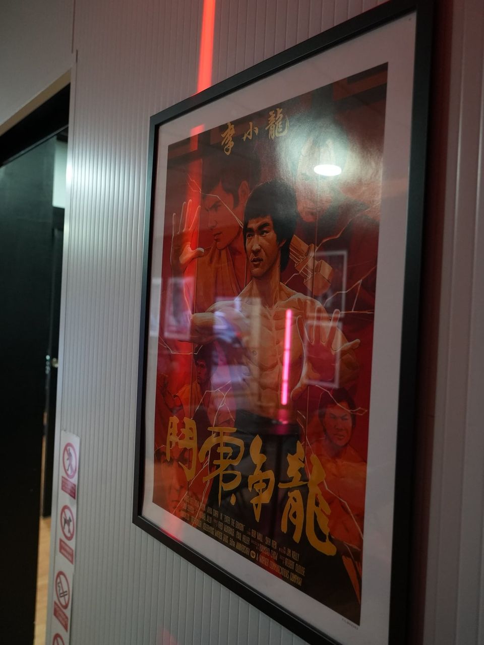 Póster enmarcado de la película Operación Dragón, con Bruce Lee